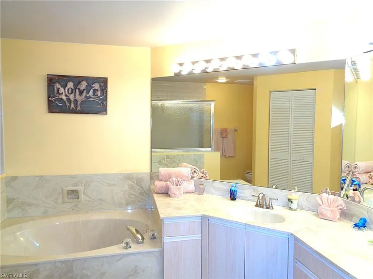 6260 Bellerive Ave #4 — Photo 26