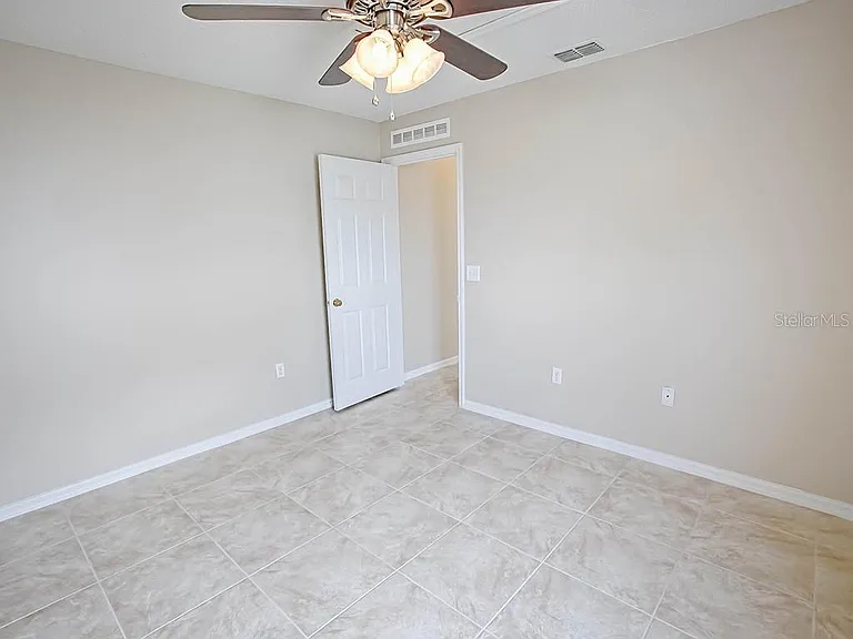 2139 Sandridge Cir — Photo 17