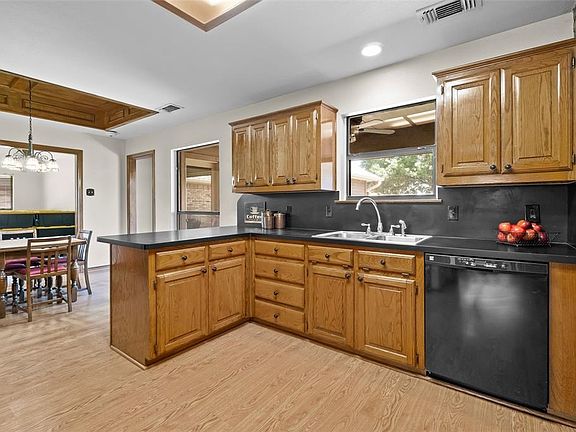 3rd image of 1517 Nettleton Dr