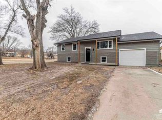 1314 Manley Cir, Junction City, KS 66441