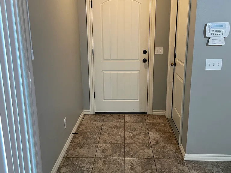 117 Ashley Dr — Photo 2