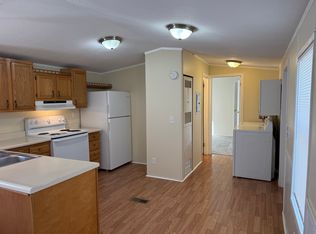 145 Country Forest Dr, Fort Wayne, IN 46818