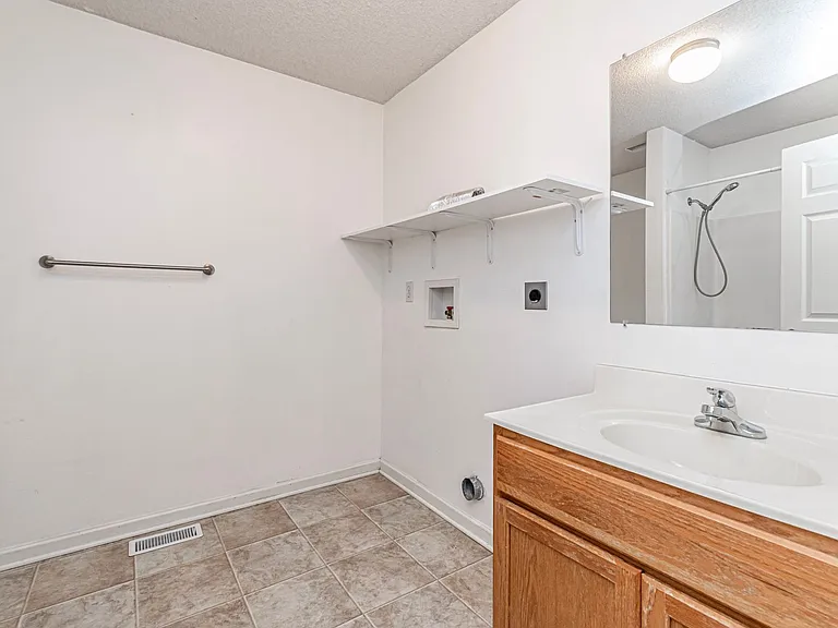 825 Whitetail Ct — Photo 19