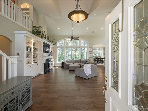 3rd image of 624 Alma Lane SE