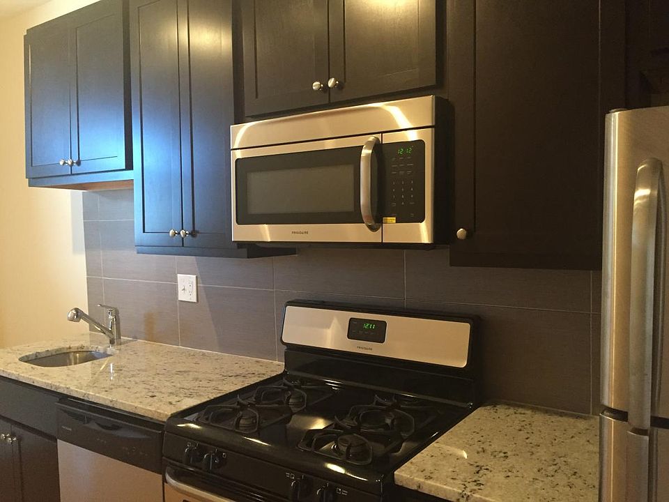 1st image of 6703 N Clark St #301E