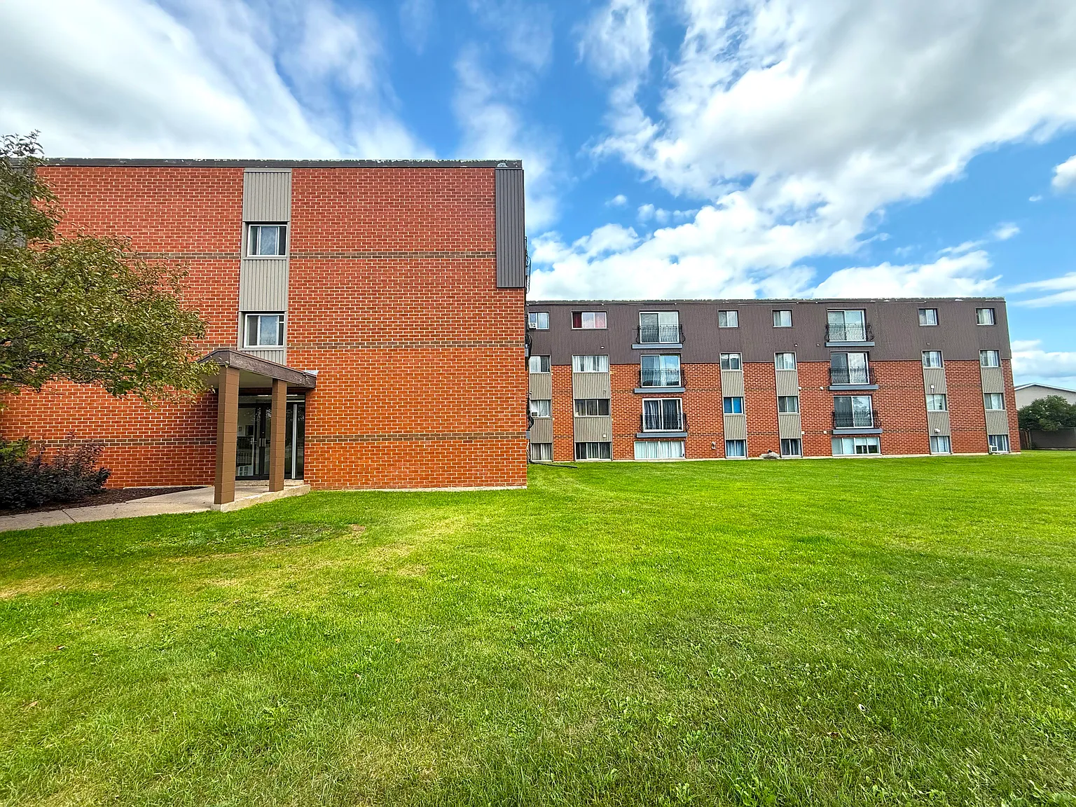 Juliette Apartments - Choose your rent level - Call for Details - All utilities — Photo 2