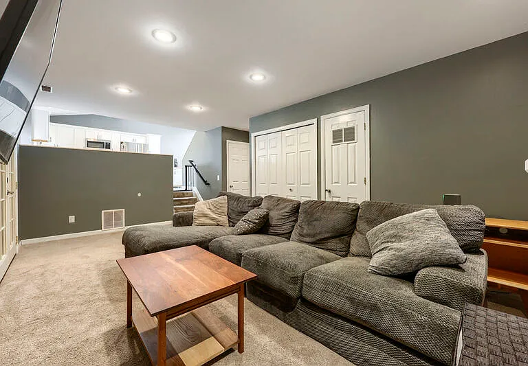 4540 Bramble Ln — Photo 10