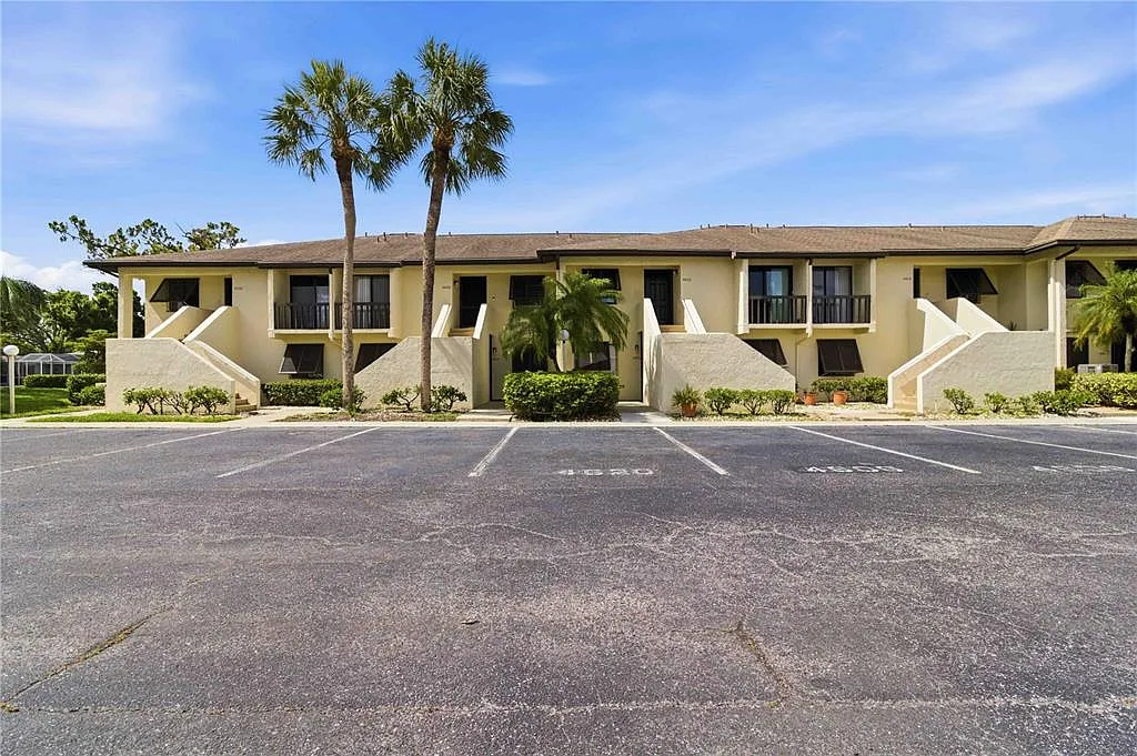 2 bed, 2.0 bath, 1108 sqft, $1,775 — Photo 2
