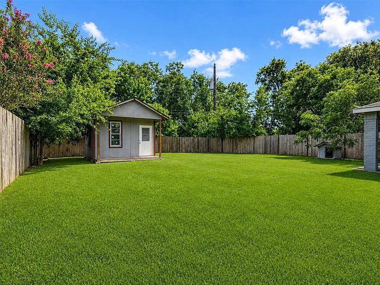 4930 Holloway Dr — Photo 12