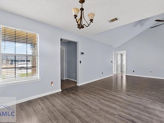 5th image of 908 Black Willow Dr