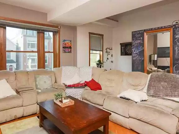 4th image of 1436 W Belmont Ave #2