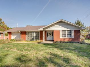 4 Wilmington Dr, Fairview Heights, IL 62208