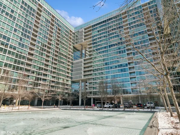9715 Woods Dr Unit 1706, Skokie, IL 60077