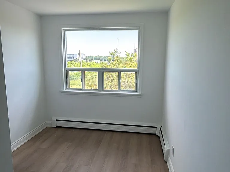 9 Allenby Ave #4 — Photo 5