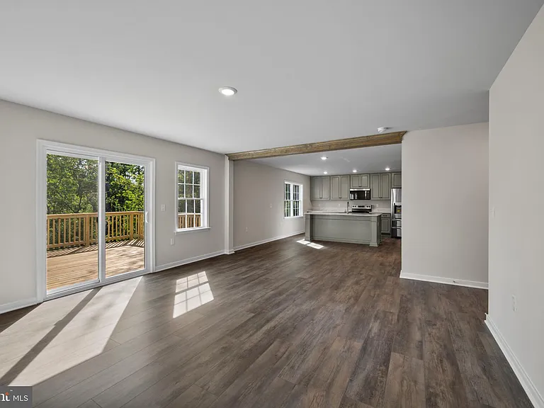 106 Mate Ct — Photo 8