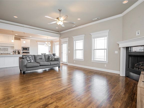 4th image of 6211 S 56th St