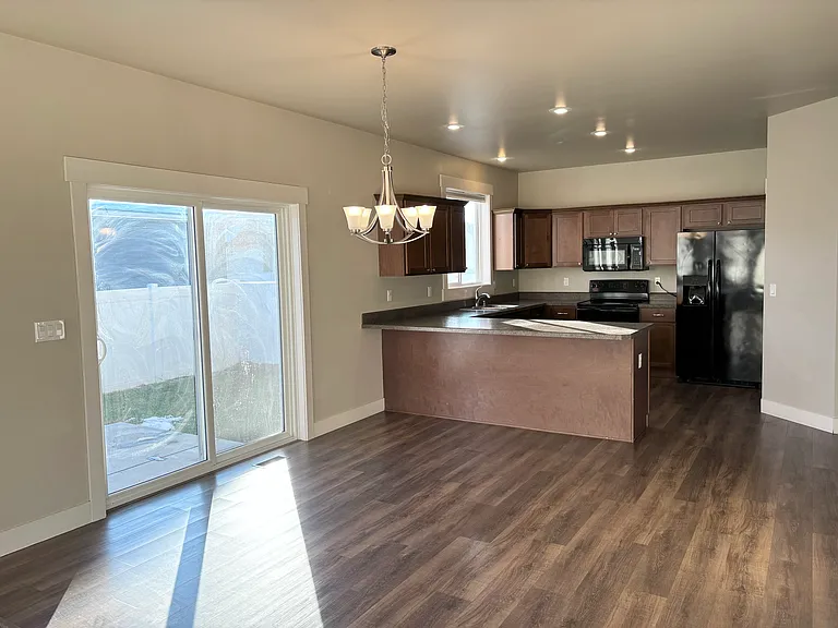 4194 Bainbridge Cir — Photo 3