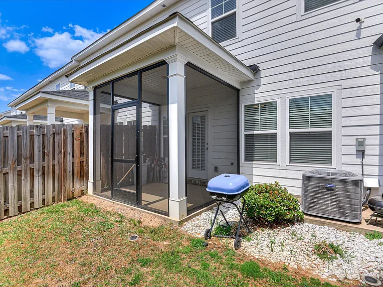 1055 Linsmore Ave — Photo 35