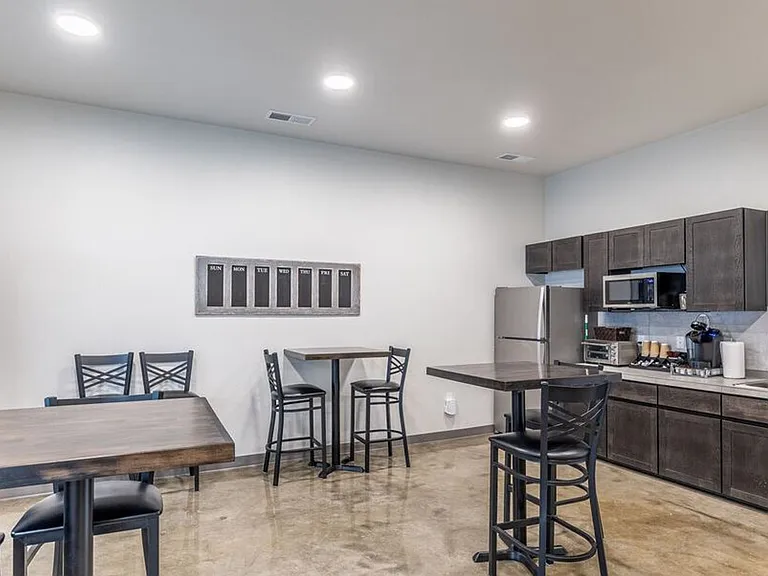 20720 Empire Ave — Photo 20