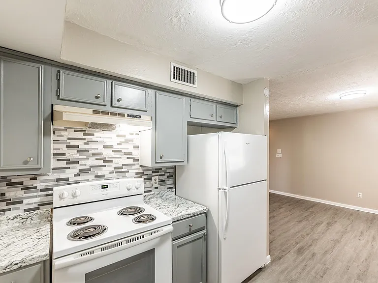 1329 Windsor St #2 — Photo 8