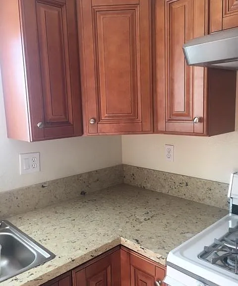 468 E Verdugo Ave — Photo 4
