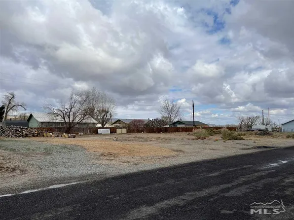 7 Saint Andrews Dr, Yerington, NV 89447