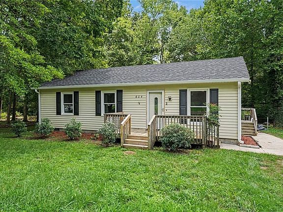 3rd image of 604 Denny Rd