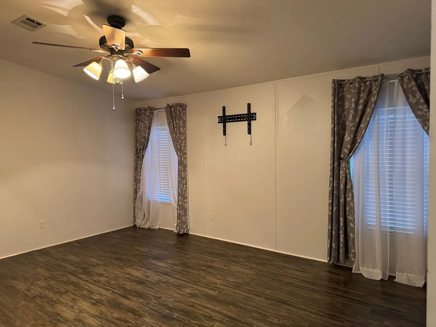 Double Wide Nestled on 5 Acres in Crawfordville — Photo 4
