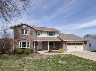 3616 Meadowglen Ct, Saint Charles, MO 63303