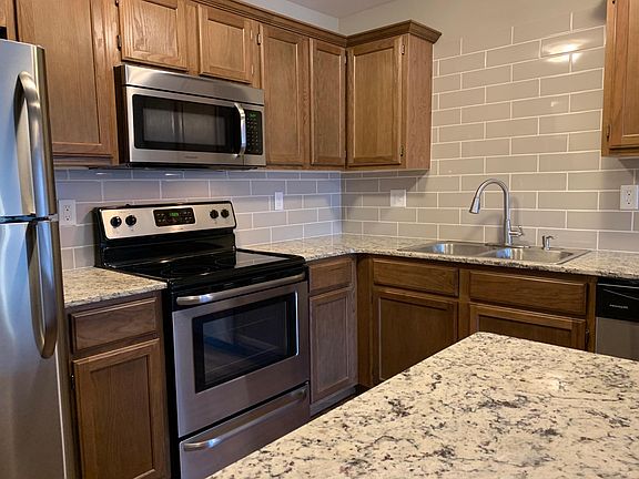 4th image of 3000 SW Deerfield Blvd #2