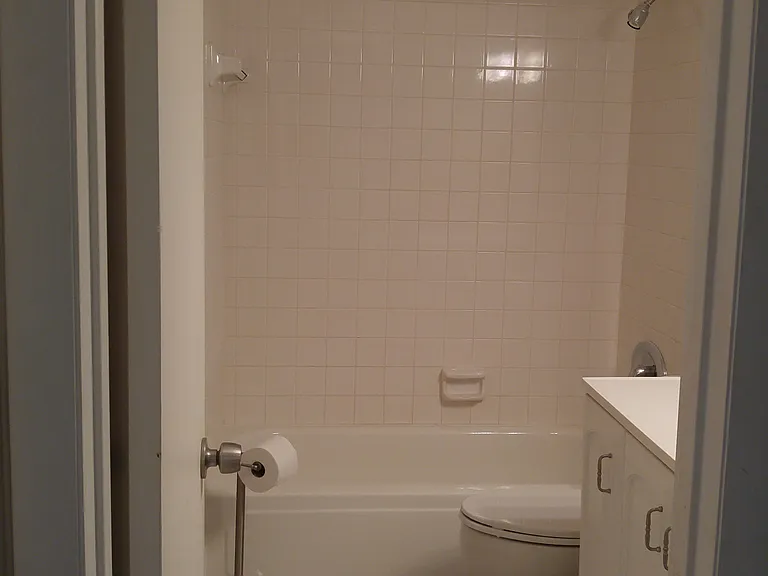 661 Marlboro Oval #B — Photo 16