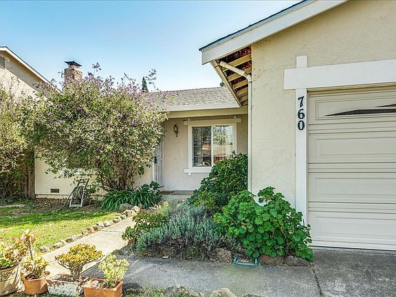 2nd image of 760 La Cruz Ln