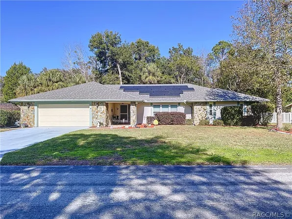 4 Hemlock Ct E, Homosassa, FL 34446
