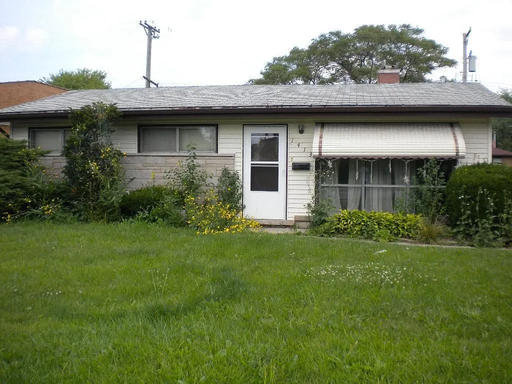 1413 Burnham Ave photo 1
