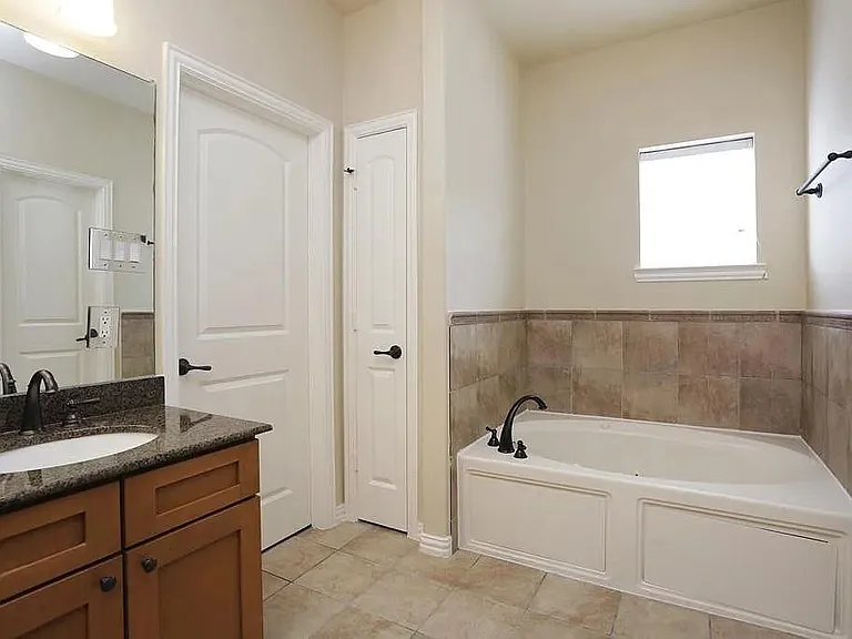 5615 Winsome Villas Ln #H — Photo 13
