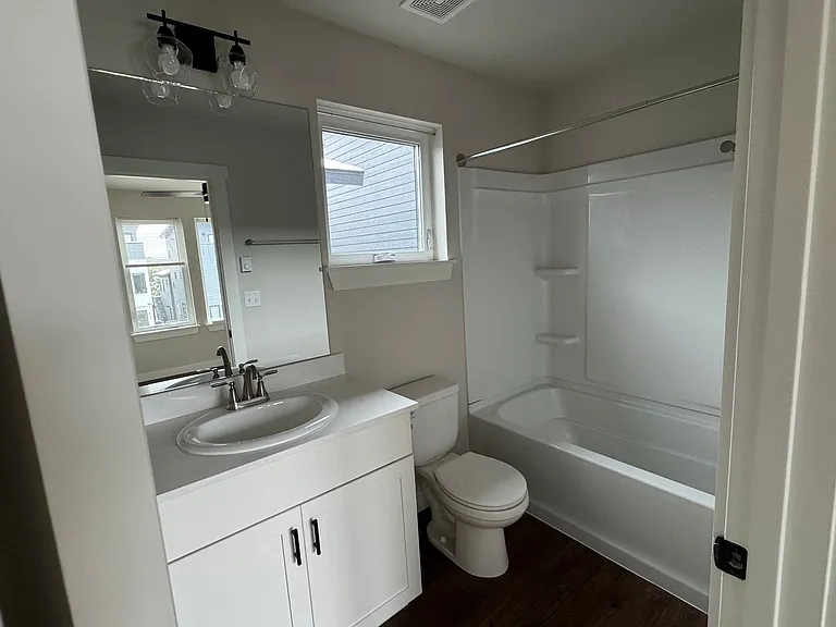 597 N Railroad St #A — Photo 4