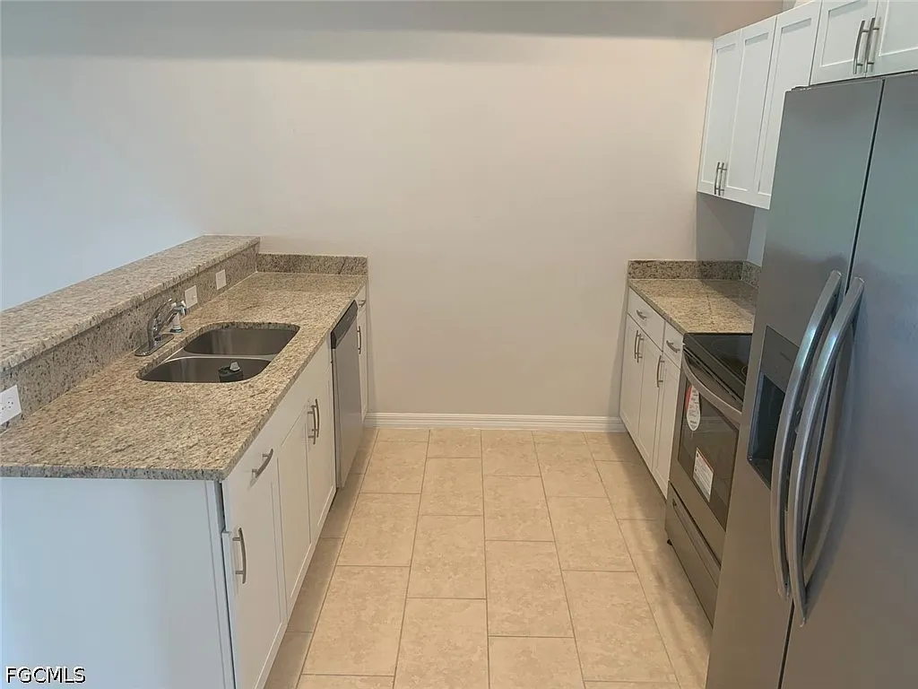 3 bed, 2.0 bath, 2418 sqft, $1,395 — Photo 3