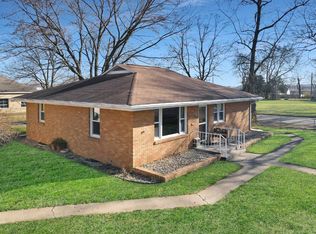 400 Market St, Henry, IL 61537