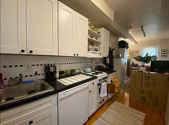 4th image of 12 Stagg St #1RA