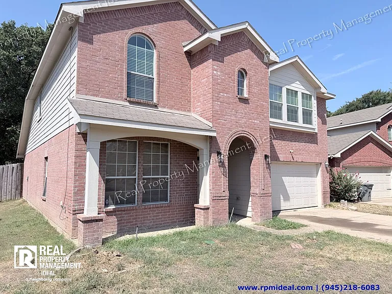 1910 Pin Oak Ln — Photo 1