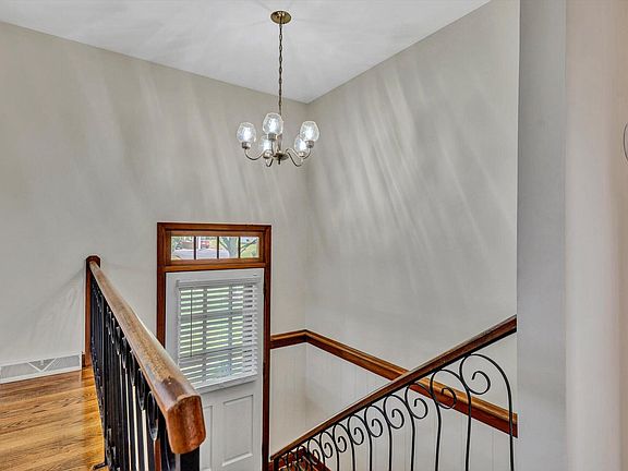 4th image of 439 Petty Ave
