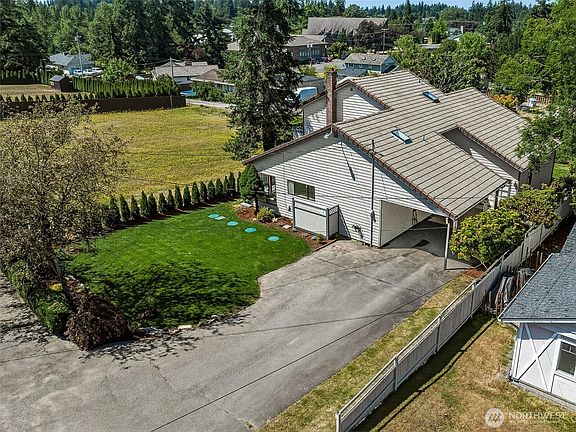 3rd image of 3328 124th Avenue Ct E