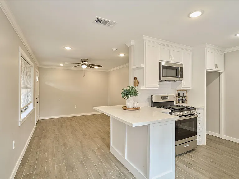 309 S Magnolia St — Photo 11