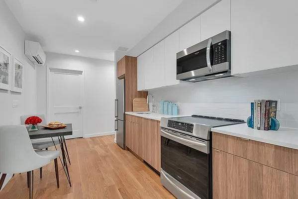 Sold by Modern Spaces | media 14