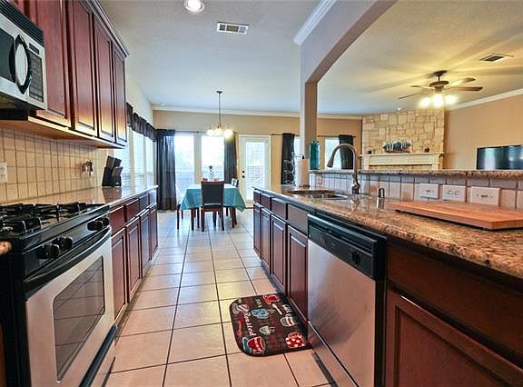 5th image of 8104 Twin Oaks Dr