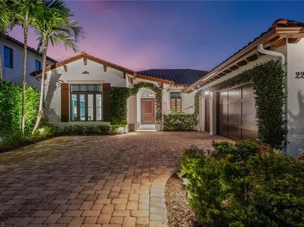 2243 Residence CIR, NAPLES, FL 34105