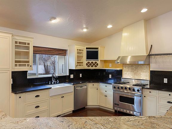 4th image of 1825 Garden Grove Ln