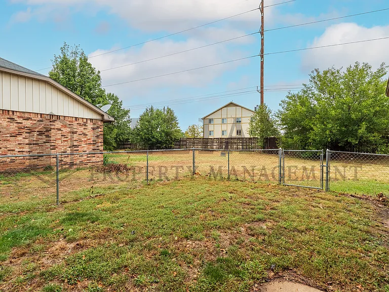6908 W Oneil St — Photo 4