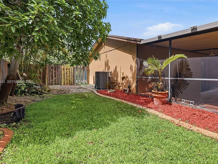 12106 Lymestone Way — Photo 32