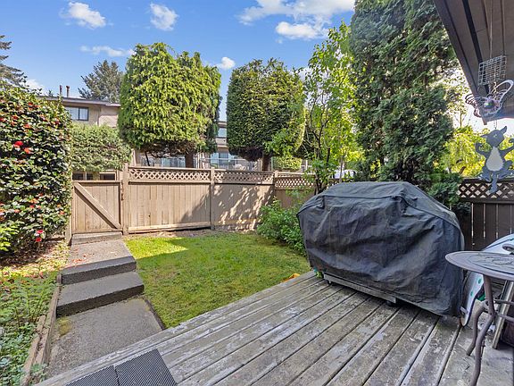 3rd image of 6884 Bromley Ct